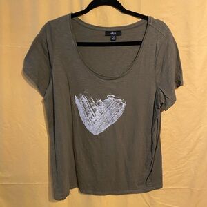 ellos olive scoop neck tee with white heart graphic